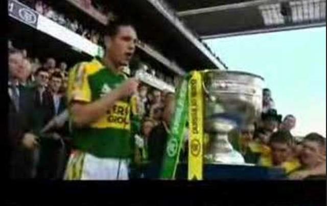 denbros1's tweet photo. Declan O'Sullivan from @Kerry_Official retires at 30, just shows the demands on kerry GAA players #topclassact http://t.co/iBU4KOVSQI