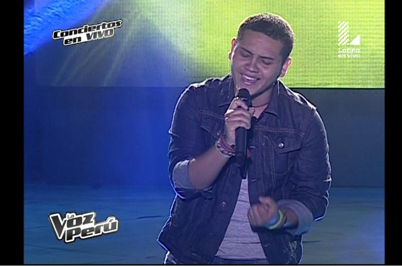 Latina_pe's tweet photo. [VIDEO] Noche de resultados: Carlos Baluarte se la juega con 'Y Pienso en ti' --> http://t.co/lHLFs1te9f  #LaVozPerú http://t.co/5wRFMhaXuj