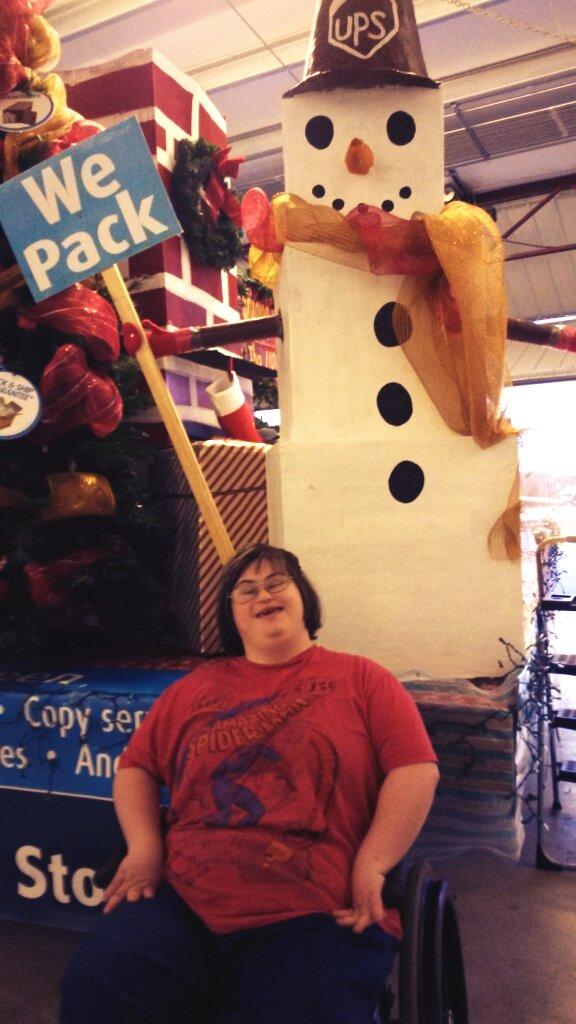 lilgop's tweet image. My girl Sara ready for the Christmas Parade on Monday. #BuildingChristmasFloats #UPS #ChristmasFloat