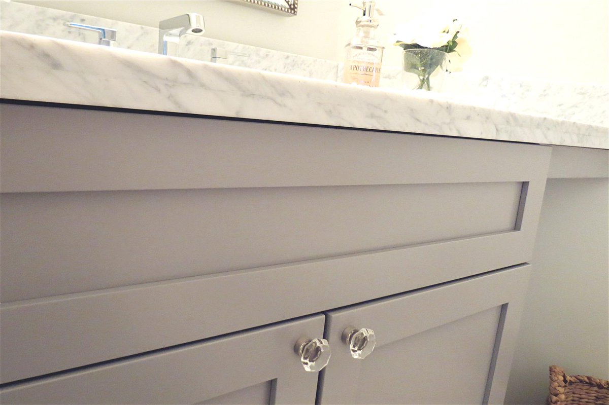 NycheDesigns's tweet image. oh how we love gray vanities with a little crystal accent #interiordesign #graydesign #monotones #nyche