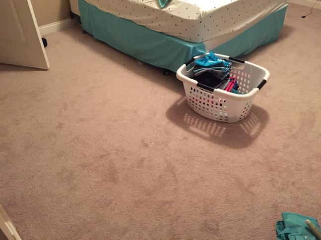 jak6452's tweet image. Look! It's Kate's bedroom floor! It does exist... #itsclean