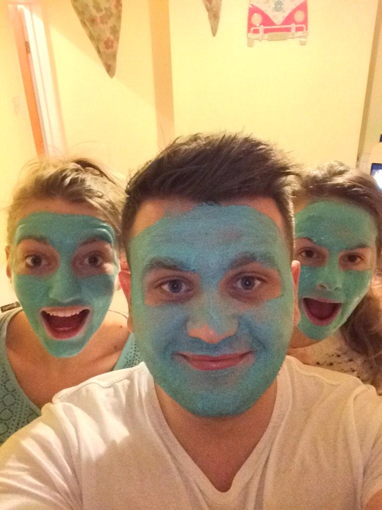 Did face masks tonight and my skin feels great! @BeckyCooper95 @KathryneAlice #noshame #smoothasababysbum