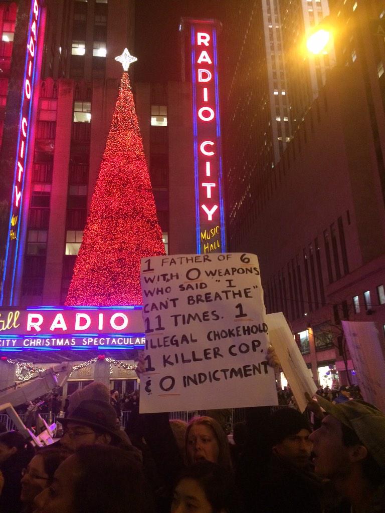 AmericanJews's tweet photo. RT @amymeansjustice: 1 father of 6 with 0 weapons who said #ICantBreathe 11 times ...0 indictment http://t.co/fwSIjKdz7P