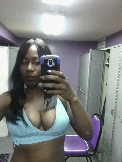 At work selfie. http://t.co/N73myc1Aq7<a href="/tag/mirrorselfie"class="tags"><span>#mirrorselfie</span></a><a href="/tag/mirrormonday"class="tags"><span>#mirrormonday</span></a>