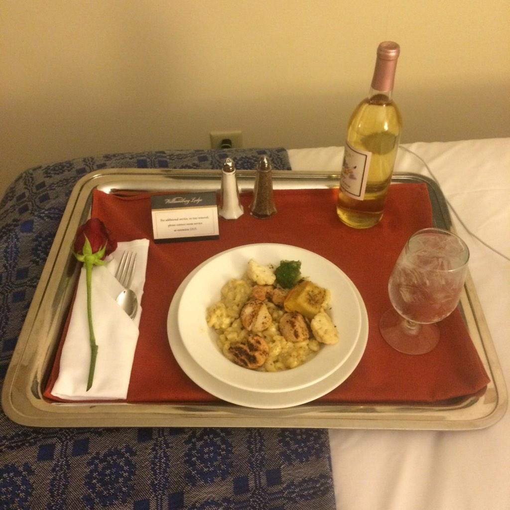 hnhott's tweet photo. I will attend conferences with my mom anytime she wants :) #roomservice #bestwaytostudy http://t.co/n4otyPWAN7