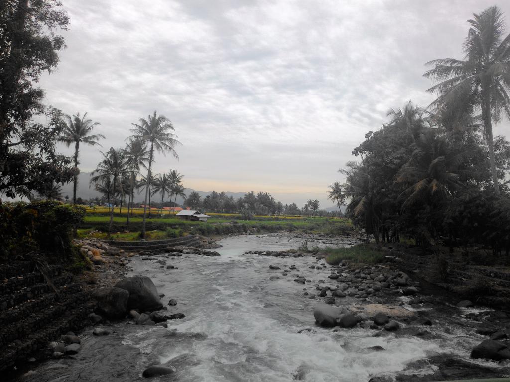 sumbartsel's tweet image. Semoga hari ini cerah ya, secerah senyum kita pagi ini :) #LoopB15A