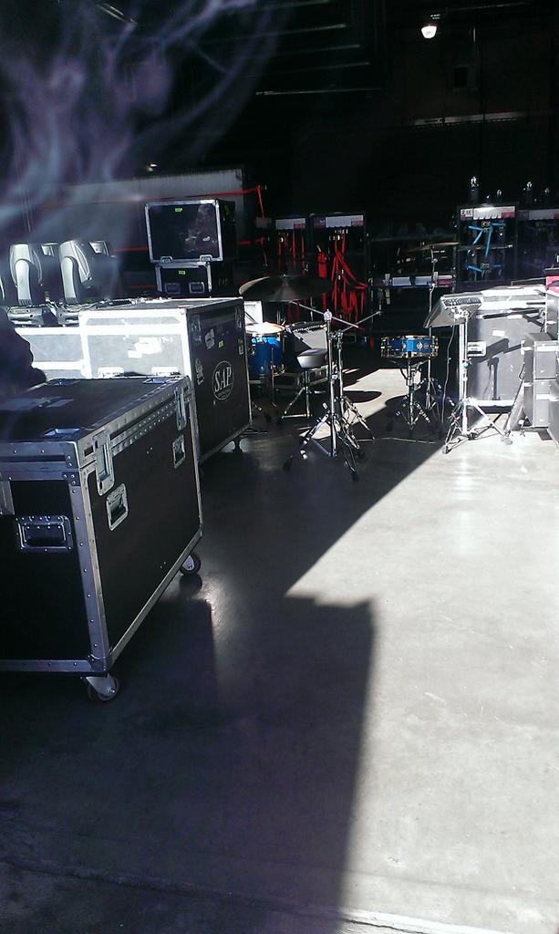 minnesotaflower's tweet image. Backstage working for Usher