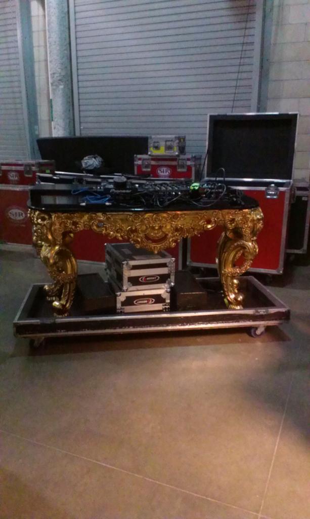 minnesotaflower's tweet image. Backstage working for Usher