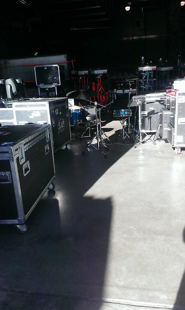 minnesotaflower's tweet image. Backstage working for Usher
