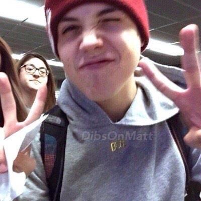 w0ahmatthew's tweet image. Which one is which? #samehat #greysweatshirt