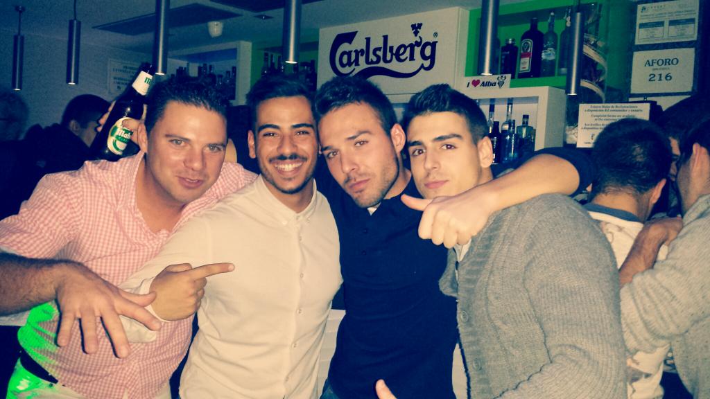 rrpplepremiere's tweet photo. Con la gente de Balazote en @LePremiereAb junto a @91_Santii que esto no pare #Nochedemiercoles http://t.co/htrm4K18M4