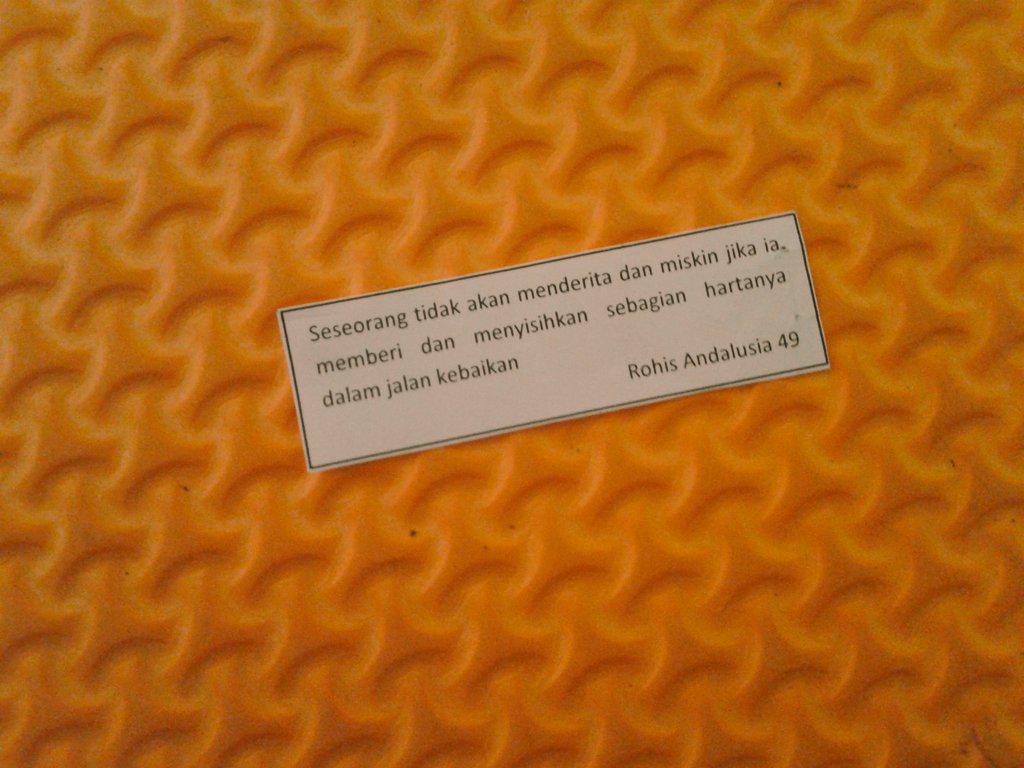 PAS_SESC's tweet photo. Yuk sisihin uang jajannya buat disedekahin ga bakal rugi lhoo :)))
Terus isi amplop S3 nya yaa sampe penuuh ;) http://t.co/KQfmk5527t