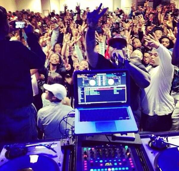 CLettV's tweet photo. Eastside Ivo? DJ Boogodi? #VIPOE? Yeah it's a go! http://t.co/WGSYbFzOQV