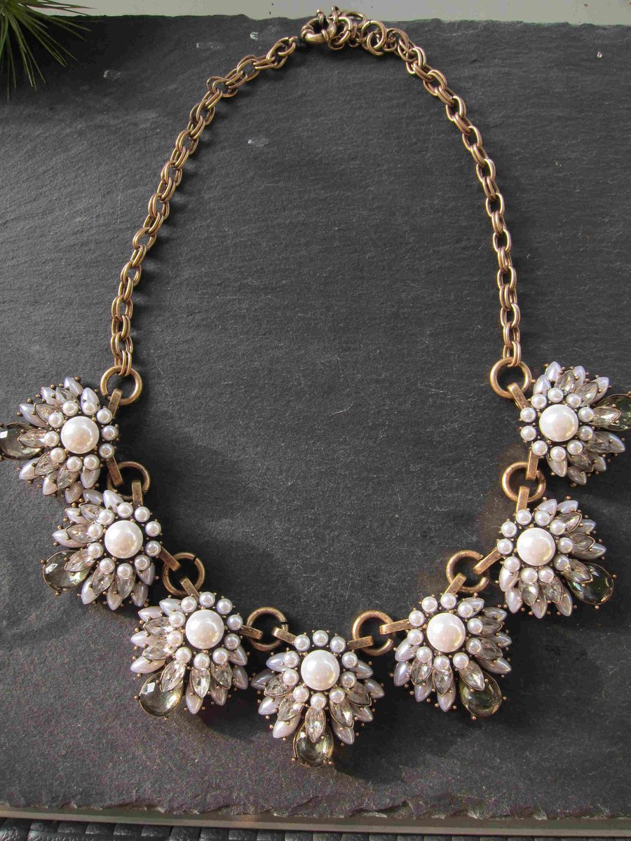 thedrapery's tweet image. Statement necklace that can make even a t-shirt dressy