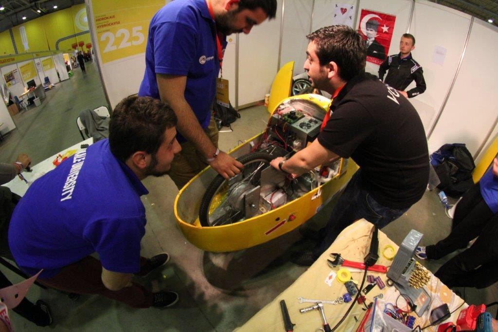 volradtech's tweet photo. Summer 2014 Shell-Eco races.
Volrad team is working on the car. http://t.co/Hwg5VMIeOi