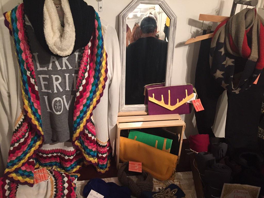 CLEwarehouse's tweet photo. Come shop at #SmallBoxCLE tonight until 9 PM! http://t.co/tskWd6O7TT