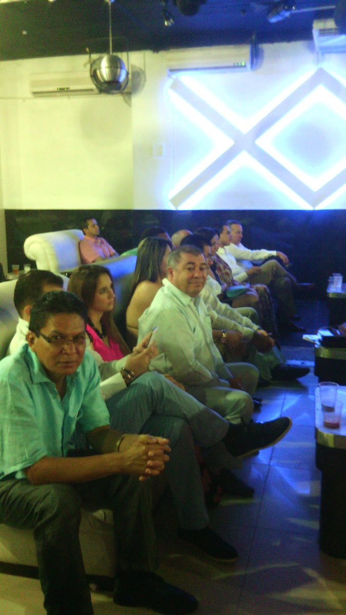 CCVALLEDUPAR's tweet photo. @joseluisuron, pdte ejecutivo de la @CCVALLEDUPAR, presente en la Noche de los Mejores, de @fenalcocesar http://t.co/pthVJ5zA6N