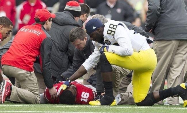 PitchsidePlays's tweet image. Ohio State sent Devin Gardner this letter for his sportsmanship shown here. (READ): bit.ly/1tOBhdw