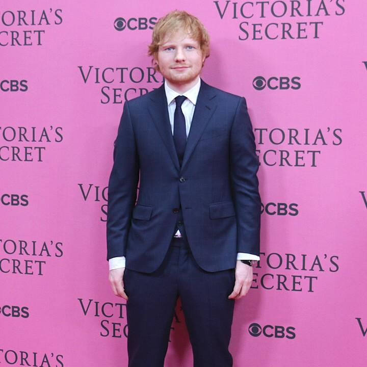 VictoriasSecret's tweet image. So. Dapper. The amazing @edsheeran last night on the #VSFashionShow #pinkcarpet! 👍