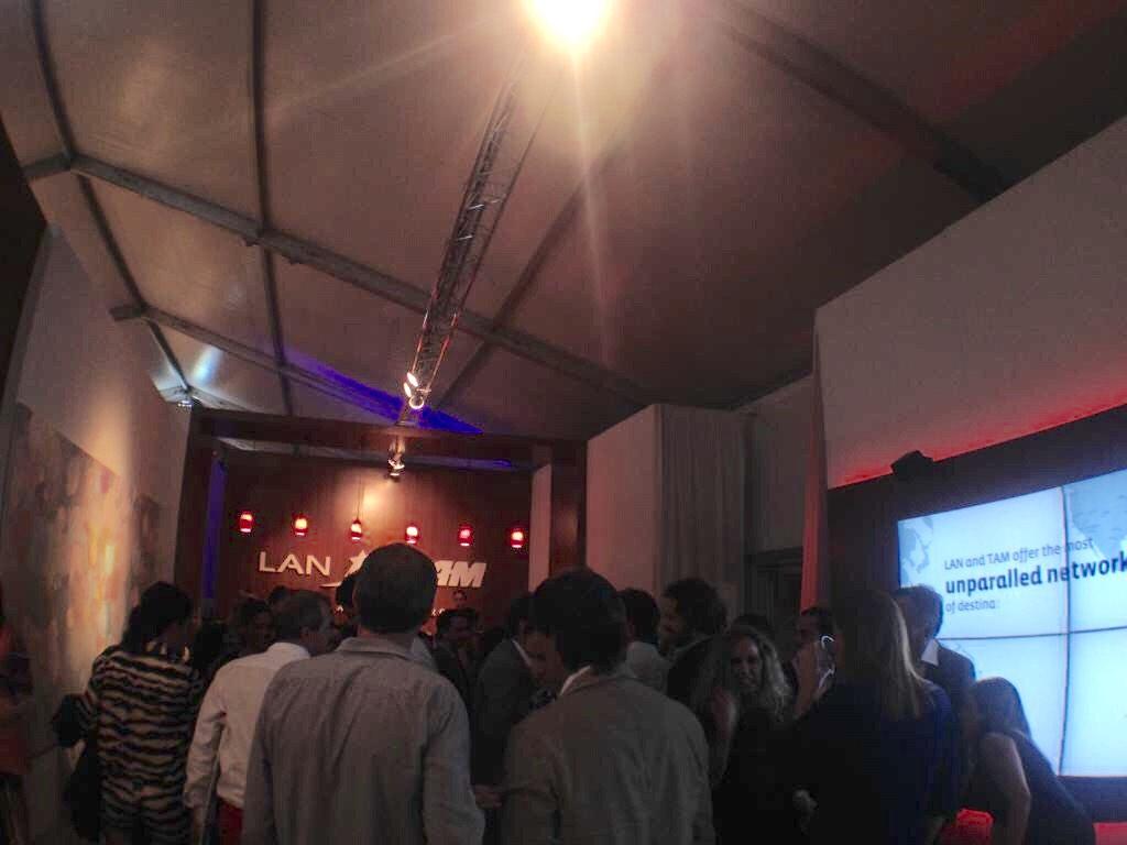 LATAMAirlinesUS's tweet image. We're #baseling! At our @pintaartfair #VIP lounge! #pintaMIAMI #OnlyInSouthAmerica