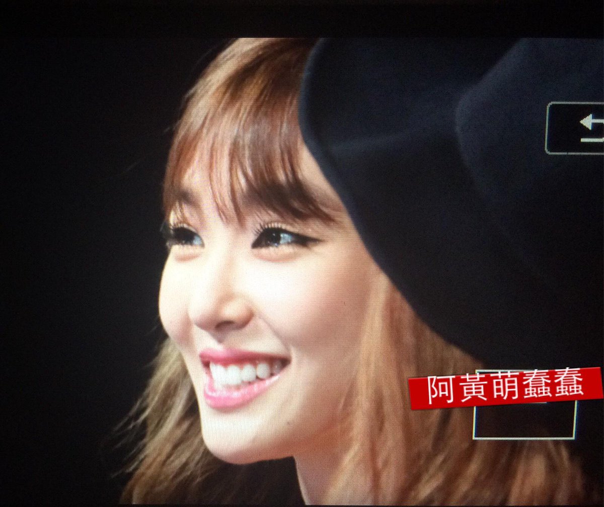 [PIC][02-12-2014]Tiffany khởi hành đi Hồng Kông để tham dự "2014 Mnet Asian Music Awards" vào tối nay B3-eraSCcAAZQSS