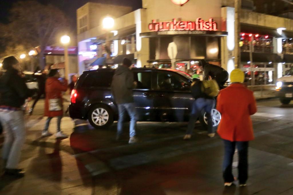 PDPJ's tweet photo. Frantic scene in CWE, man in minivan hits protesters, flashes gun at protesters who surrounded his car #Ferguson #stl http://t.co/aVuwwLRUFP