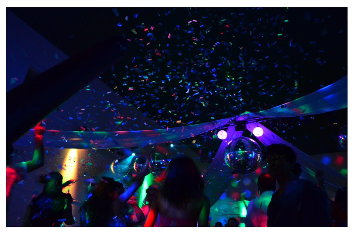 eventoscapilla's tweet photo. MUCHO COLOR, BUENA MÚSICA, LANZAPAPELES, SHOW LÁSER...
QUÉ MÁS QUERÉS??!?!!?? http://t.co/qu2t3De3tz