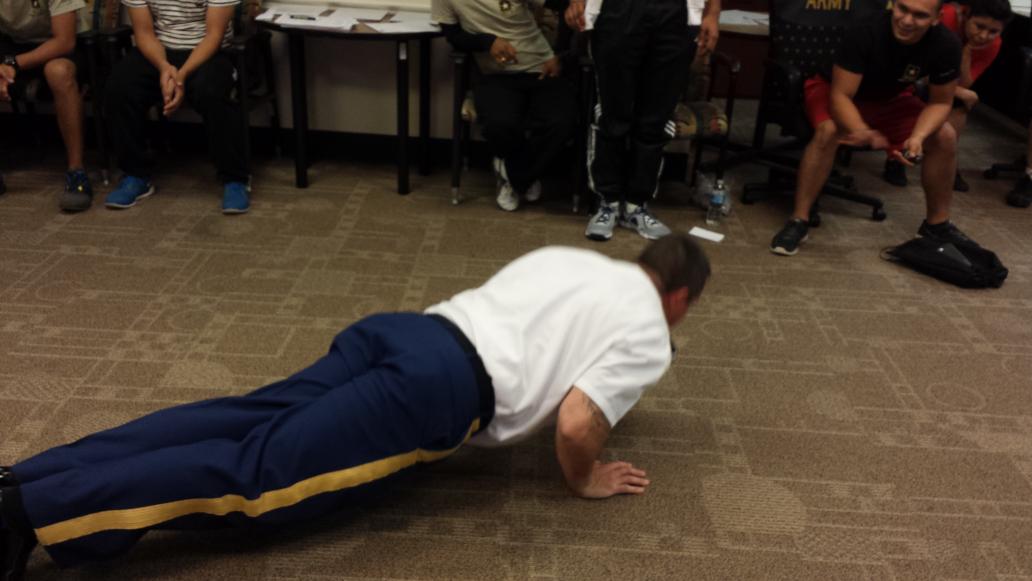 sharpstownctr's tweet image. Pushup challenge anyone? Future Soldiers getting #armystrong do you have what it takes? :) @ArmyHouston @USAREC_CSM
