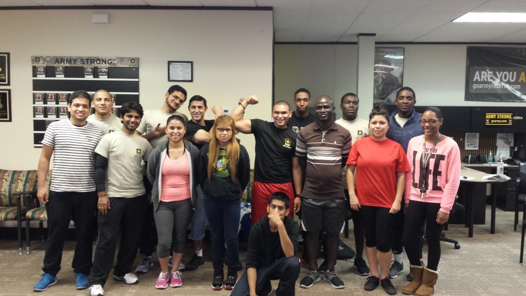 sharpstownctr's tweet image. Pushup challenge anyone? Future Soldiers getting #armystrong do you have what it takes? :) @ArmyHouston @USAREC_CSM