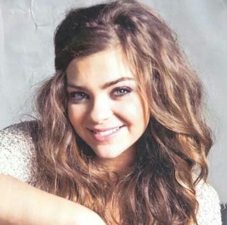 LouhaneR's tweet photo. Bon dieu quesqu elle est belle   !!  ❤❤ http://t.co/llwMo7MD5X