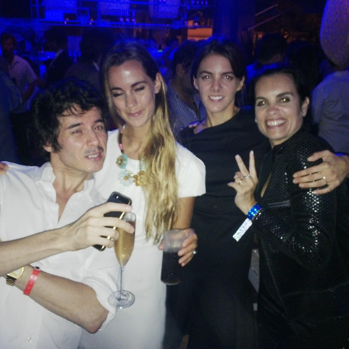 Festejando! @Chandon_Ar <a href="/agusechegoyen/">agus echegoyen</a> <a href="/violetacesar/">Violeta Cesar</a>
<a href="/Diusen/">Diego Diamante</a>