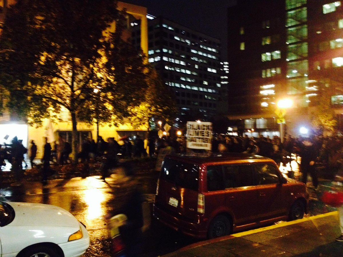 EvolveOakland's tweet photo. Outside our door tonite the people of #Oakland rise up! #justiceforEricGarner #ProtestoftheDay #Ferguson http://t.co/bzyuh5zc6m