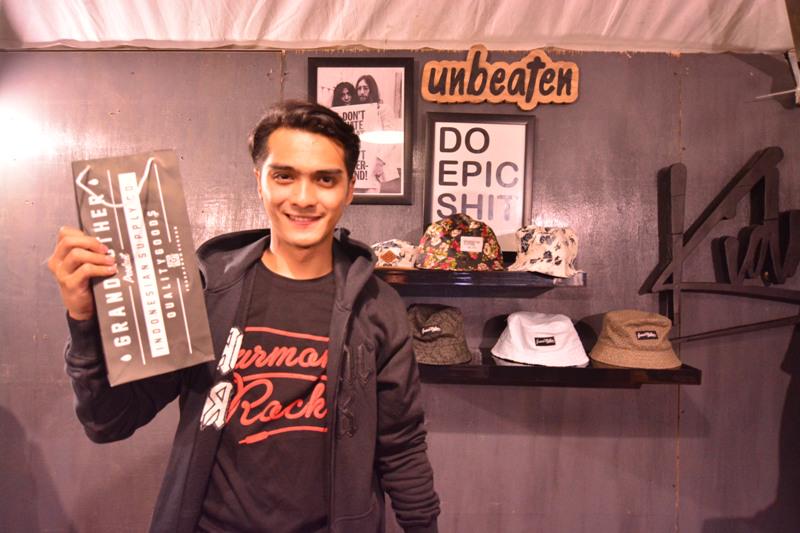 grandmomcloth's tweet photo. makasih mas sudah belanja produk kita di jakcloth @RickyHarun45MF :) http://t.co/7zsGqCxhKB