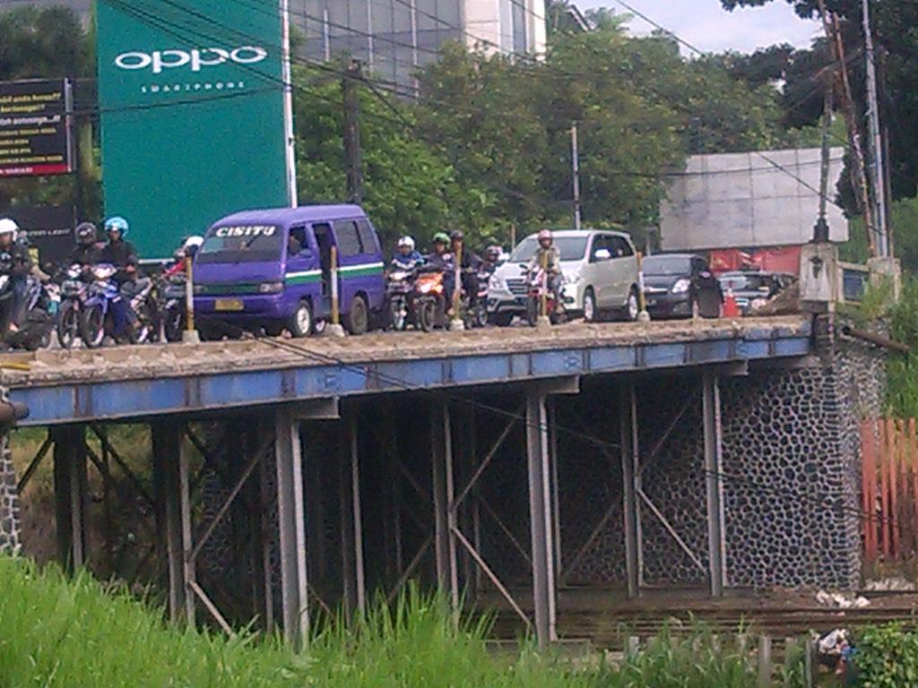 infobandung's tweet photo. :O @dbmpkotabdg RT @kelikjae: Gak safety @ridwankamil http://t.co/UuaVGWZ4ie