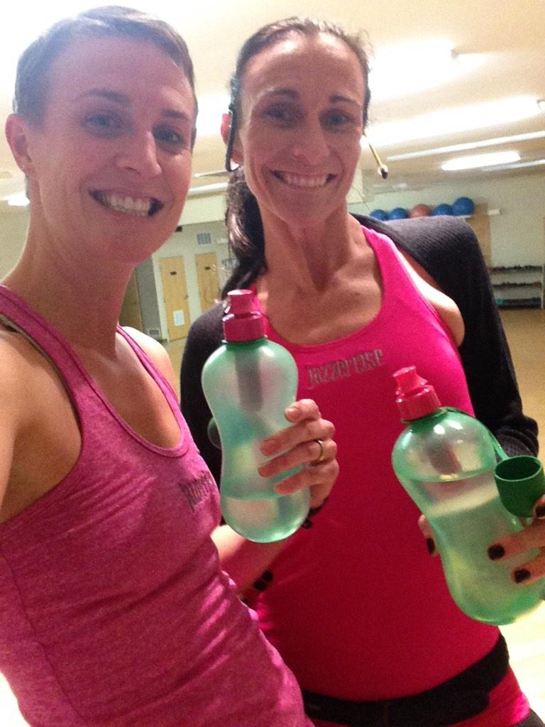 MWintersVT's tweet photo. #bobble #twinsies at #jazzercise ! #tastetherevolution http://t.co/28cIX84QXS