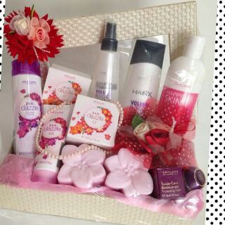 destyarlian's tweet photo. Ini dia contoh parcel dengan produk oriflame cantik kan .. maju lagi cantik ... cantikkk http://t.co/WcYD7mtUi5