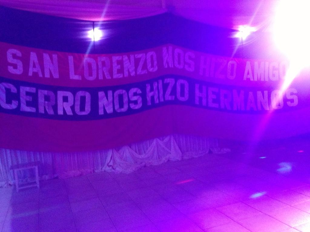 lamitadmas1_sl's tweet photo. Somos Familia !! Cena de Fin de Año y Aniversario!Gracias totales!! http://t.co/8ZrzBxm8Hl