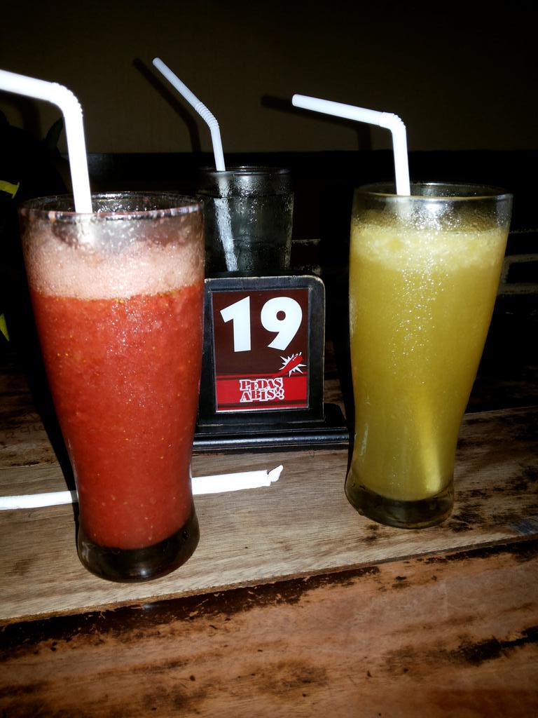 Baru minuman aja yg dateng.....#lunch