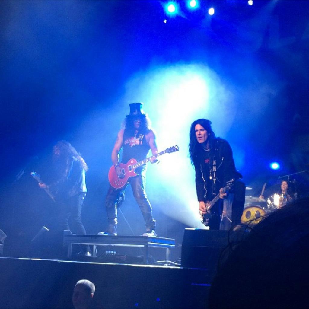 M_SlashColombia's tweet photo. Tomorrow!! @Slash & MKC in London, UK / Wembley Arena #WorldOnFire #EuropeanTour2014 http://t.co/CS9qxo1yUn