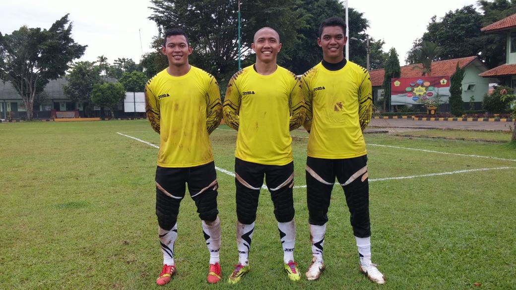 PSBaritoPutera's tweet photo. Goal Keepers.
(Ki/ka): Joko Ribowo, Adhitya Harlan, Teguh Amiruddin. http://t.co/Xrr4uJZAa7