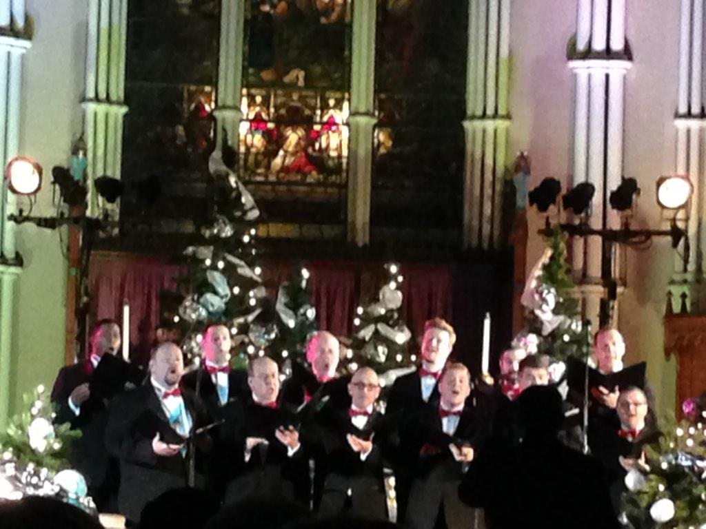 Ms_MarissaA's tweet photo. @CanMensChorus you were #fabulous tonight supporting #LOFTCommunityServices #GivingTuesday  http://t.co/0x0v0lwQtq http://t.co/qi5OdcRaXQ