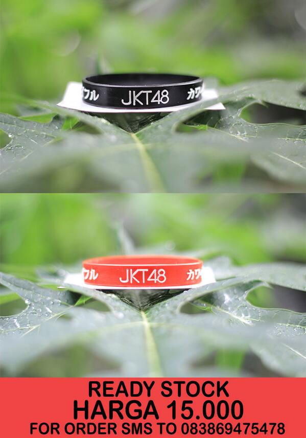 (BANTU RT) Ready stock gelang JKT48 "glow in the dark" harga 15rb, for order sms to 083869475478