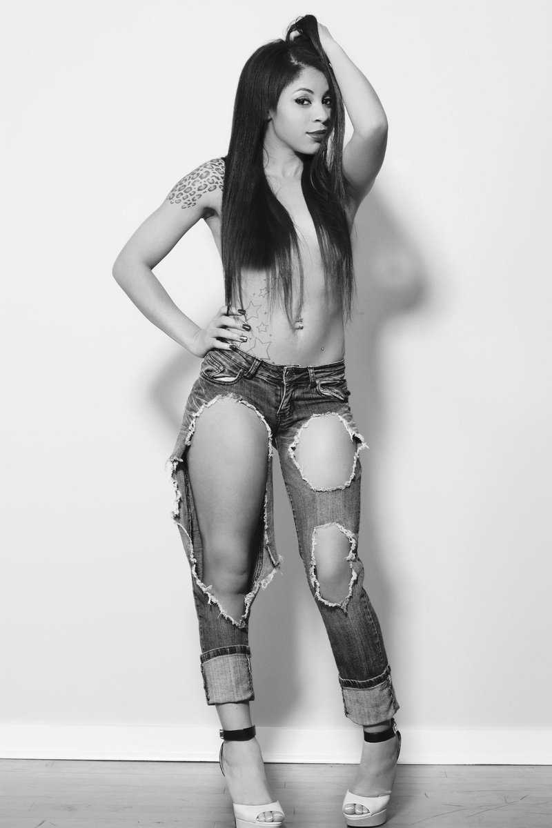 JUSTSAYROSE's tweet photo. #CreoleGawdess @_BadYella styled by Jikia101 (IG) &amp; ShotBy @SoooYouMad Follow @JustSayrose (IG) http://t.co/nzWLGYxcHL #JustSayRose 🌹