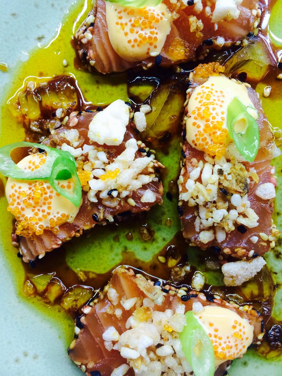 MattRepublica's tweet photo. New! king salmon, prawn crackle w/ soy, lime, ginger and black vinegar @captainbaxtersk #RAW http://t.co/jRoG8YZUVw