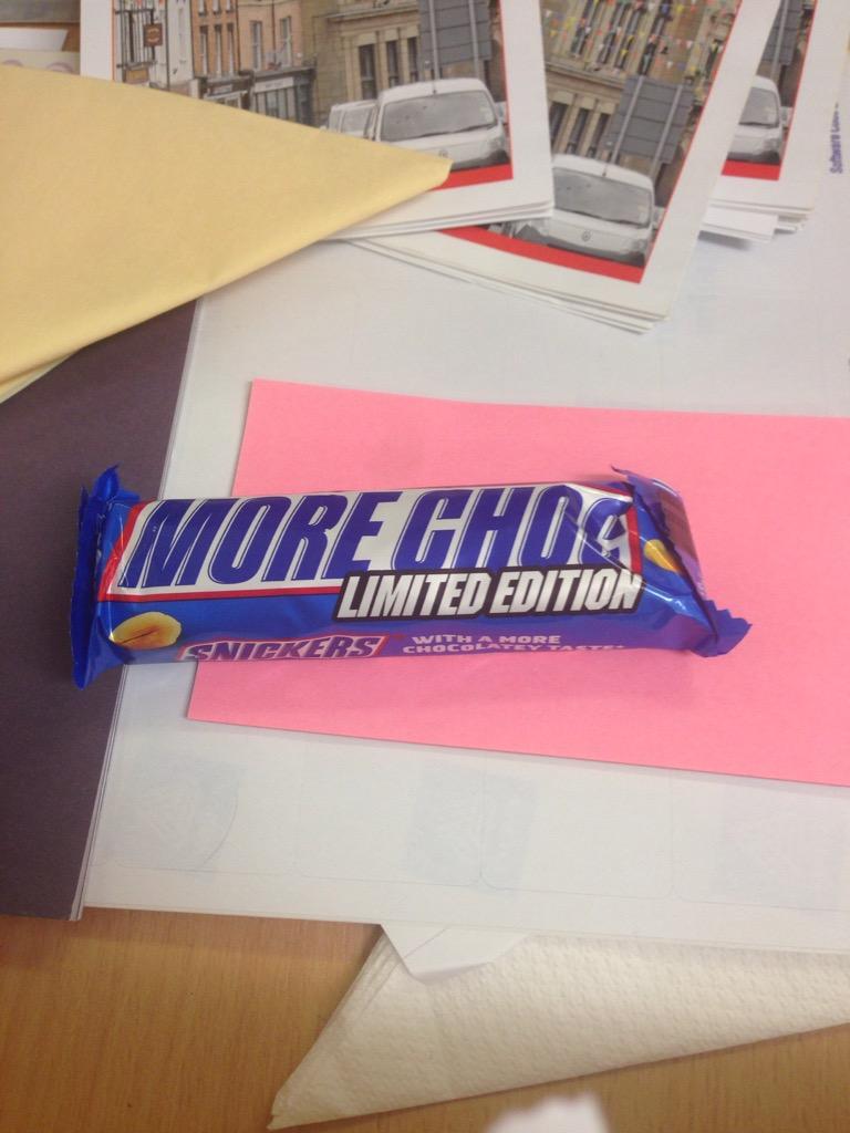 ceriikins's tweet photo. Just found this in my desk draw at work. Morning made #snickers #limitededition 😊🍫 http://t.co/T37pNIBO46