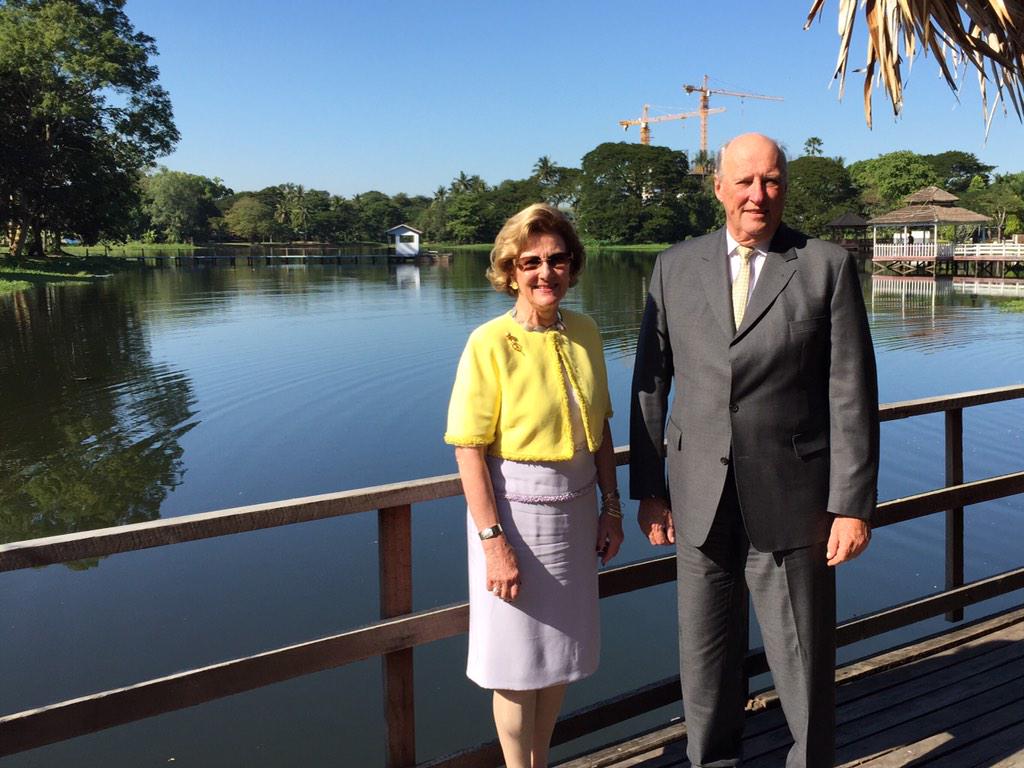 King and Queen of Norway enjoyed beautiful Inya Lake in Yangon. First Norwegian state visit to Myanmar.