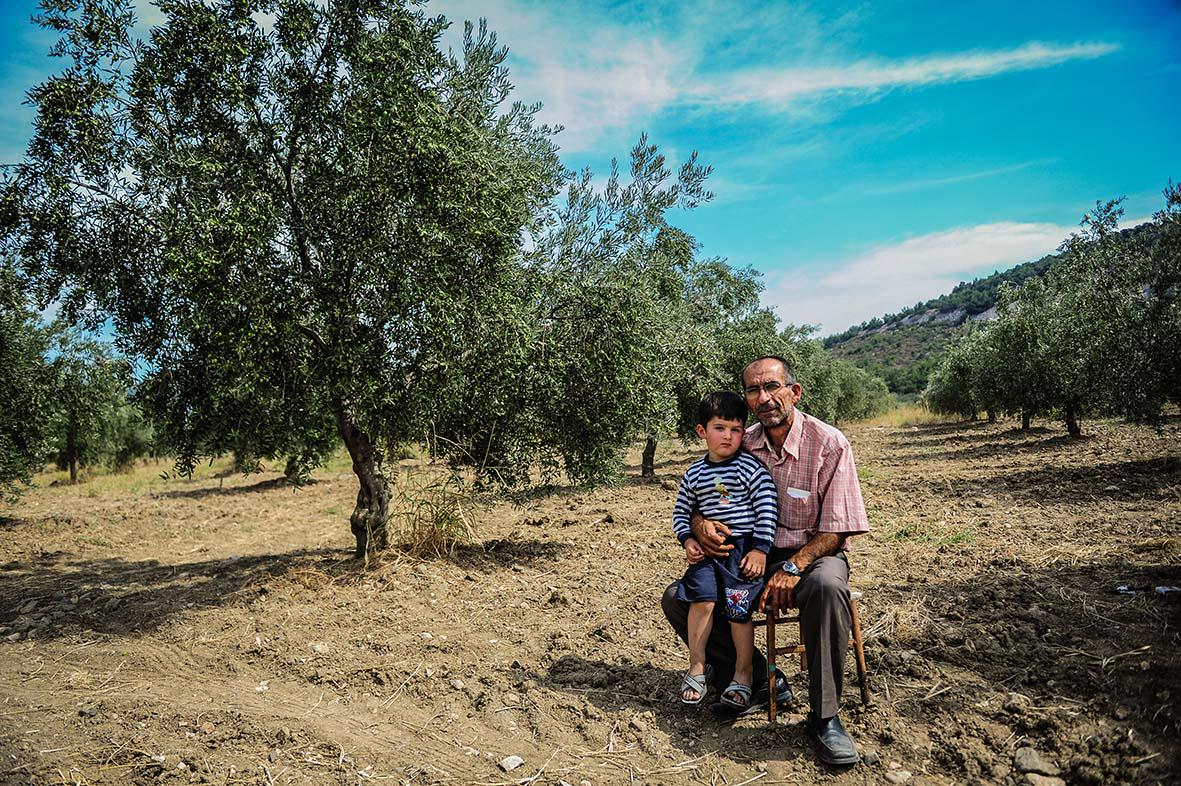 Zeytinler nerde baba? 
Şeytan aldı götürdü. 
#Yırca, Önce ve Sonra <a href="/MagmaDergisi/">MAGMA</a> oradaydı. 2. sayıda.