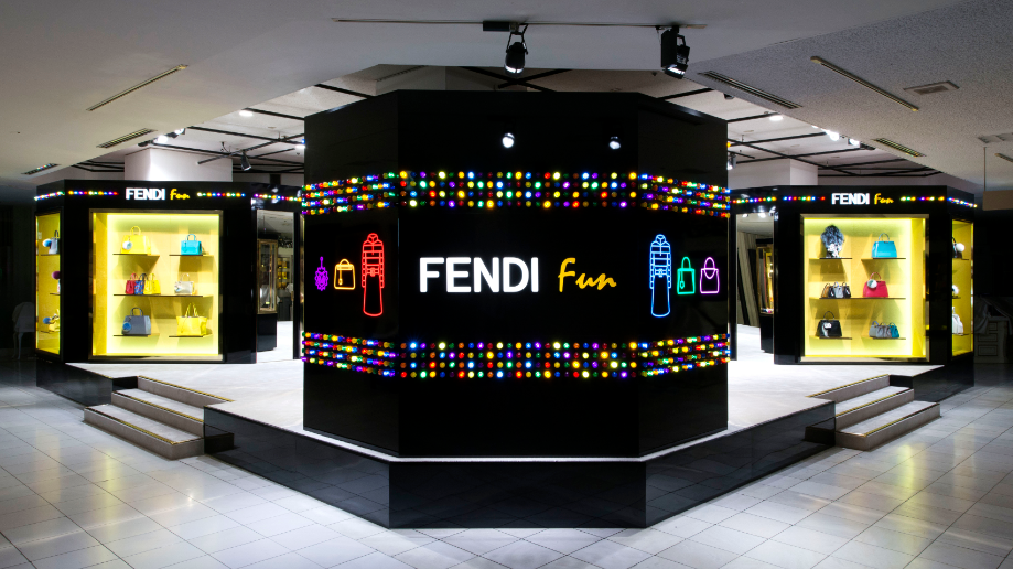FENDI_JAPAN's tweet photo. ラグジュアリーなイベント「フェンディ ファン」が明日からいよいよ大阪でスタート!阪急うめだ本店=1階 コトコトステージ11にて。ぜひ足をお運びください。#fendiFun http://t.co/Lo5hhvTdlI http://t.co/WQRcl63Qbp