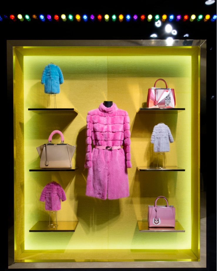FENDI_JAPAN's tweet photo. ラグジュアリーなイベント「フェンディ ファン」が明日からいよいよ大阪でスタート!阪急うめだ本店=1階 コトコトステージ11にて。ぜひ足をお運びください。#fendiFun http://t.co/Lo5hhvTdlI http://t.co/WQRcl63Qbp