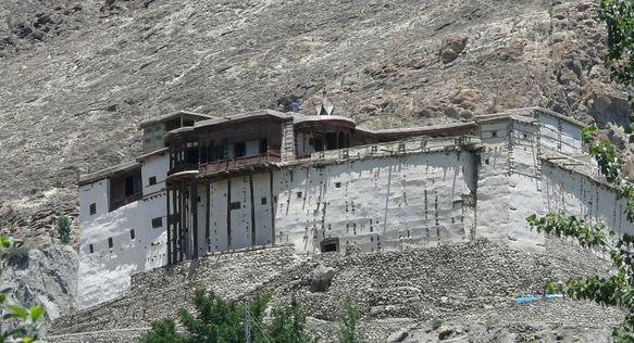 VisionWeekly's tweet photo. @MSharifKhattak MT “@Beauty_Pakistan: #Baltit #Fort 2, #Hunza #Valley @HUNZANEWS @HunzaGuides http://t.co/NHJ8hdrY1f” #BeautifulPakistan